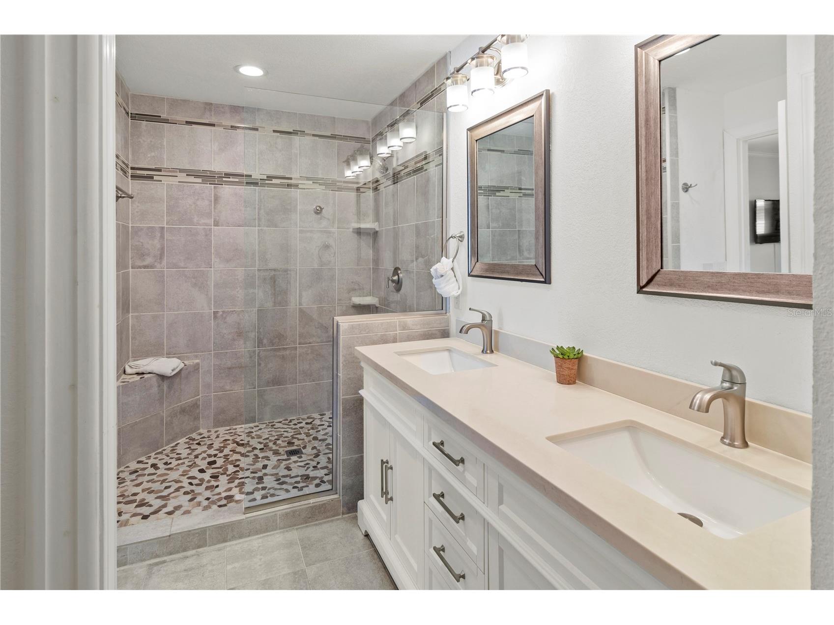 6250 Holmes Boulevard #37 Holmes Beach FL 34217 A4677811 image3