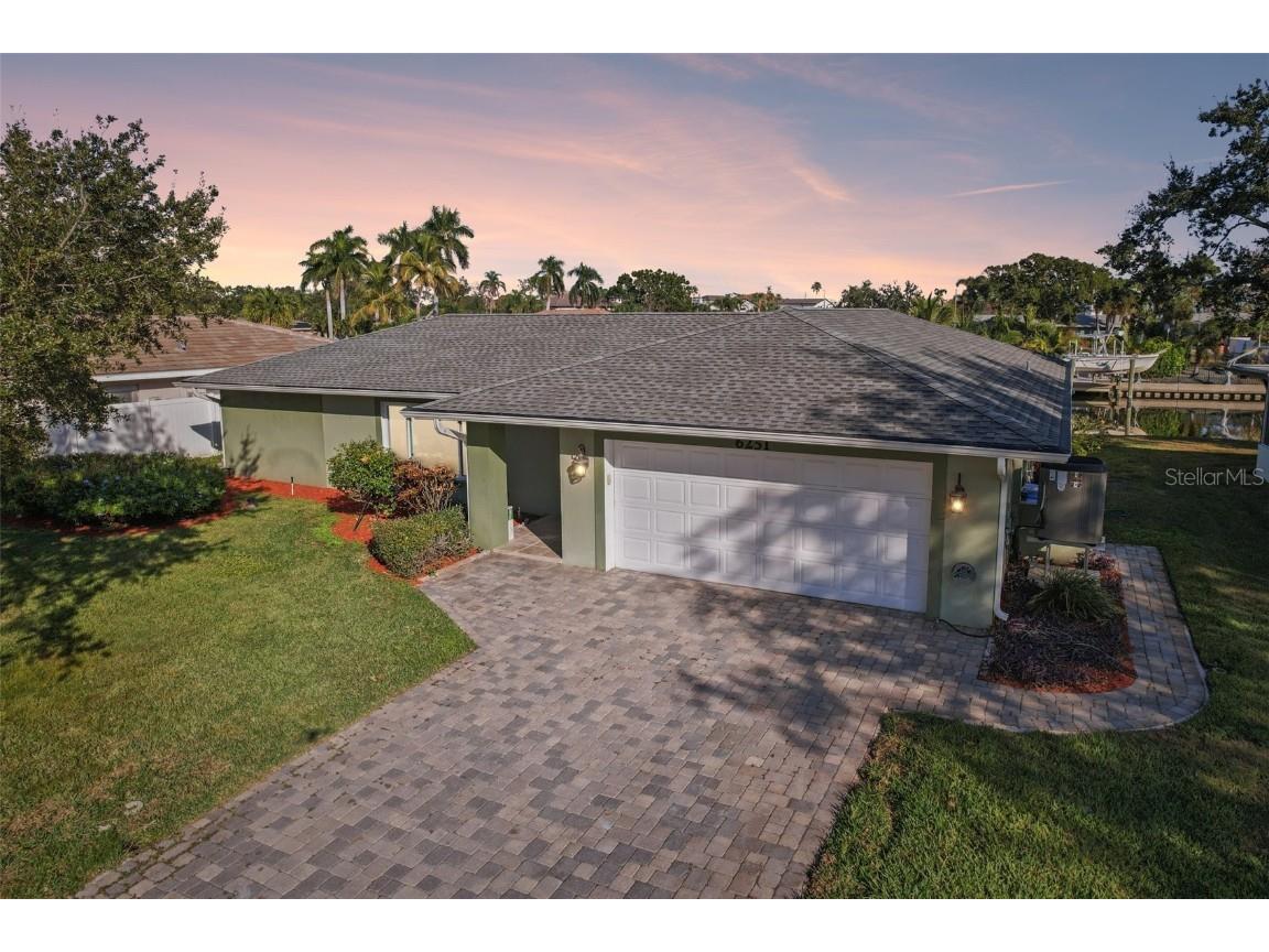 6251 18th Street NE Saint Petersburg FL 33702 - TAMPA BAY TB8445392 image1