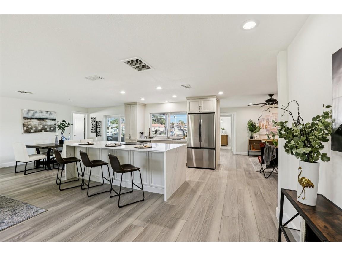 6251 18th Street NE Saint Petersburg FL 33702 - TAMPA BAY TB8445392 image10