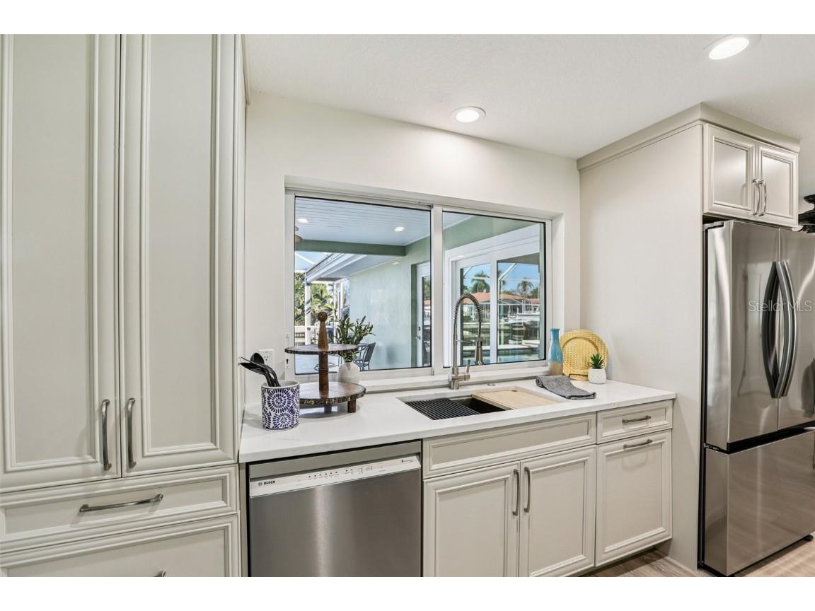 6251 18th Street NE Saint Petersburg FL 33702 - TAMPA BAY TB8445392 image12