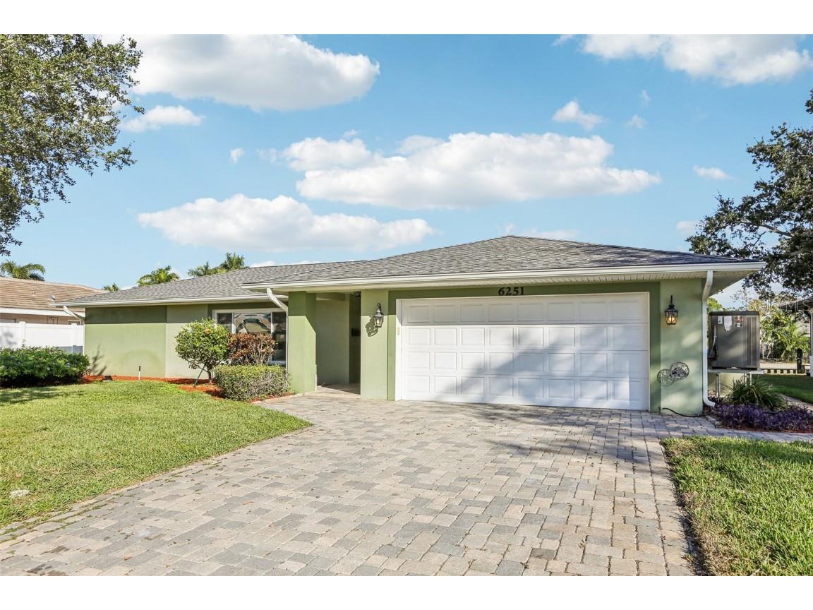 6251 18th Street NE Saint Petersburg FL 33702 - TAMPA BAY TB8445392 image2