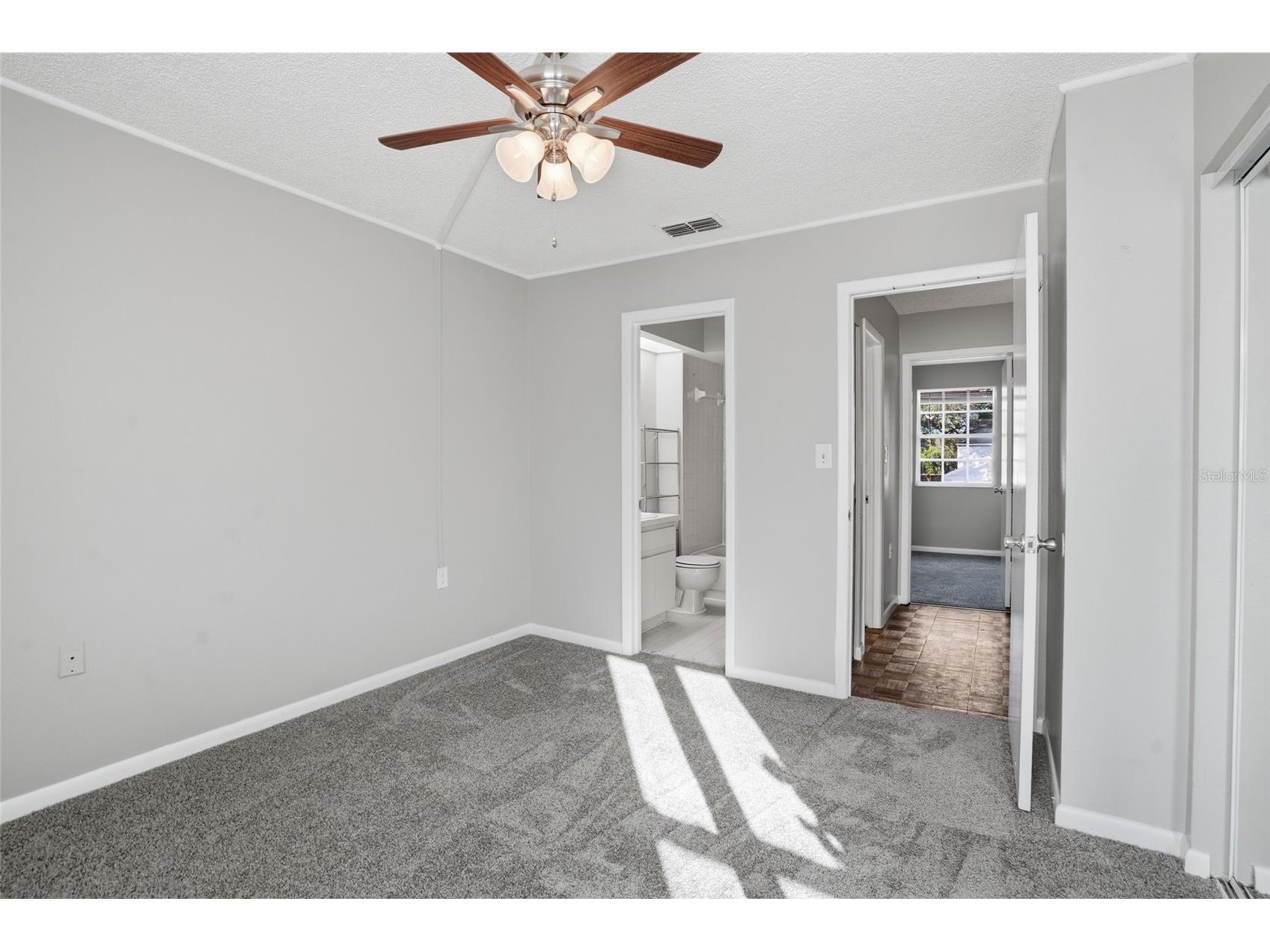 6258 Oak Cluster Cir Tampa FL 33634 TB8498633 image18