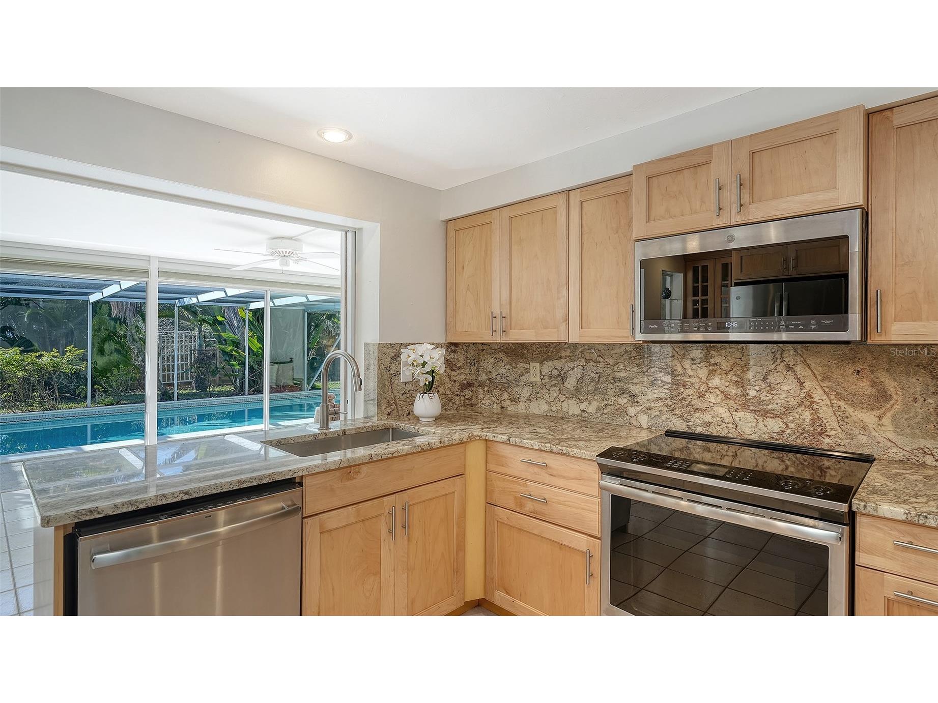 626 46th Street Sarasota FL 34234 A4680880 image13