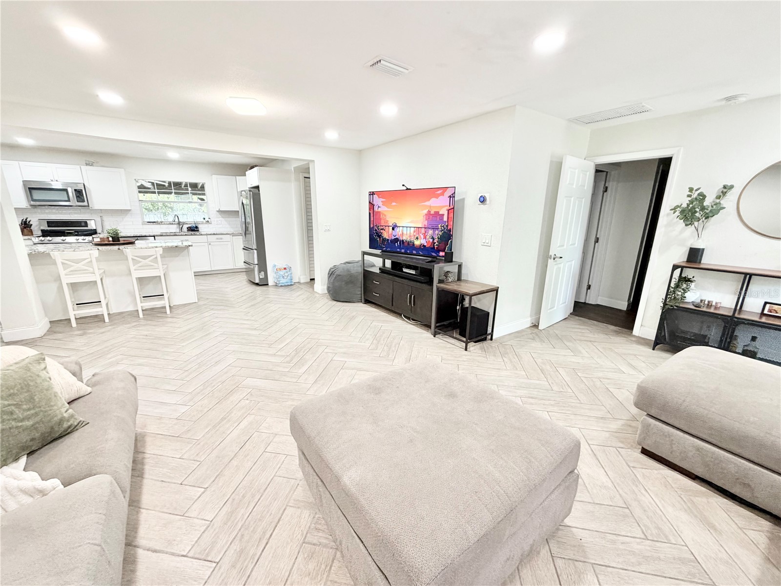 626 74th Street N Saint Petersburg FL 33710 TB8505383 image3