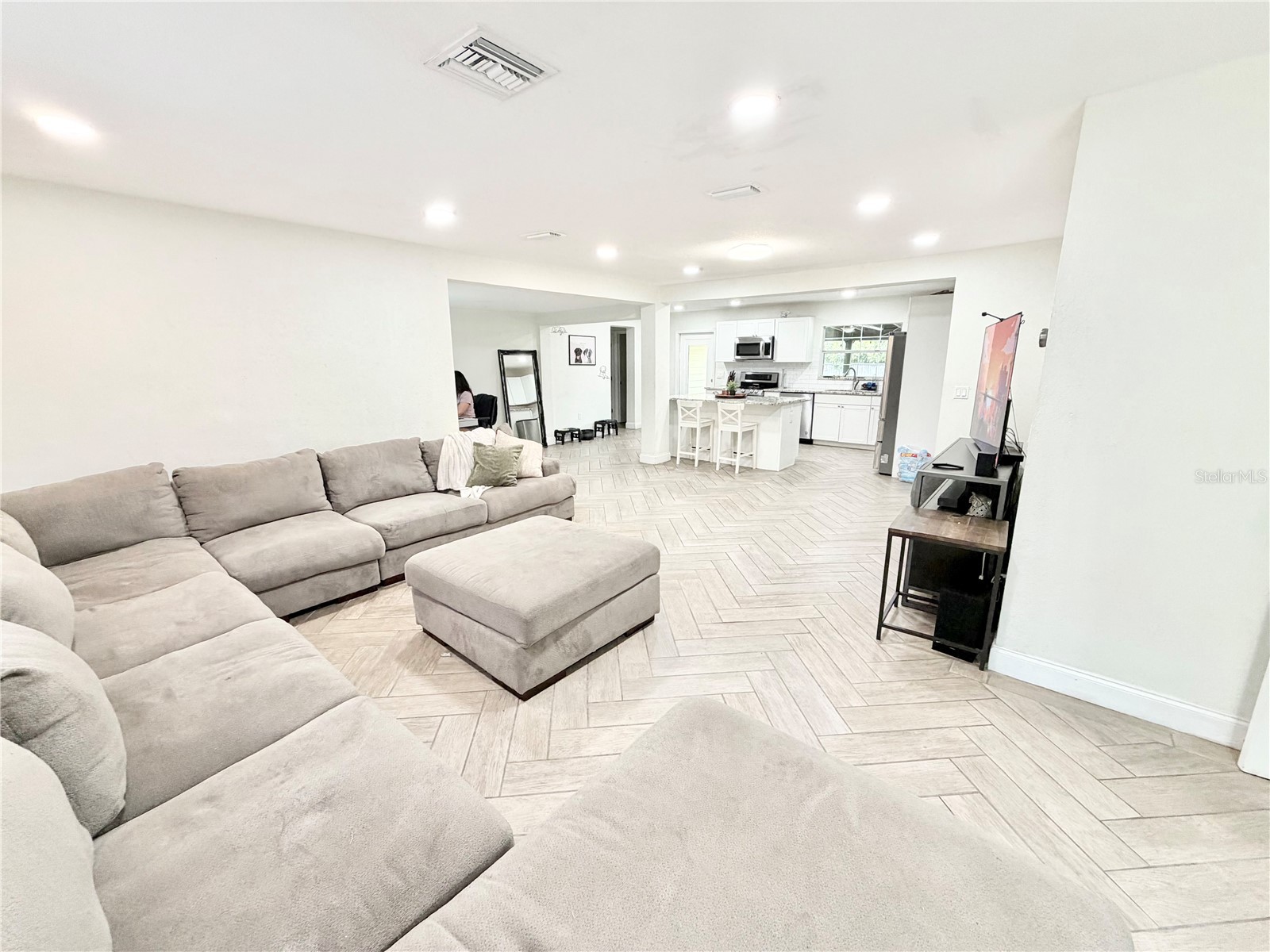 626 74th Street N Saint Petersburg FL 33710 TB8505383 image5