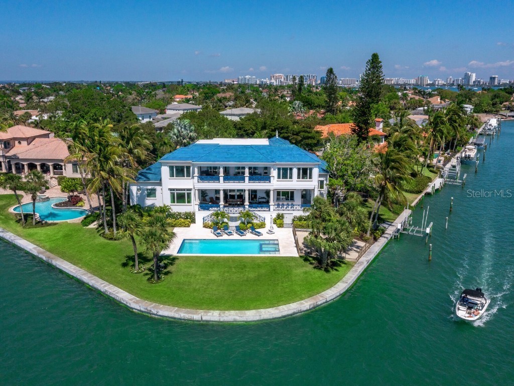 626 S Owl Drive Sarasota FL 34236 - SARASOTA BAY AND TARPON BEND A4563876 image1