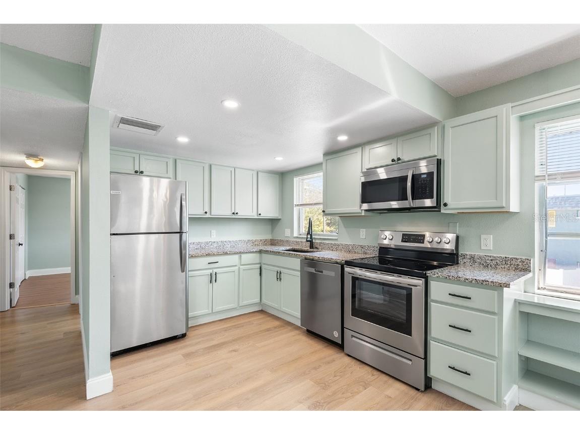 6262 Emerson Avenue S #21 Saint Petersburg FL 33707 O6361143 image3