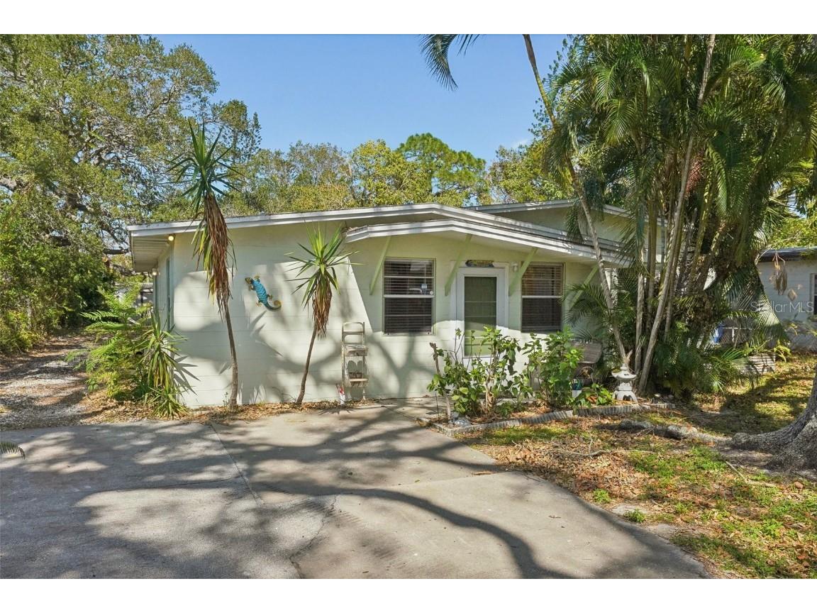 627 61st Avenue S Saint Petersburg FL 33705 TB8412571 image1