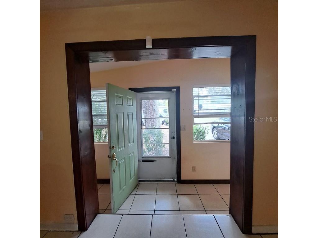 627 61st Avenue S Saint Petersburg FL 33705 TB8446742 image2