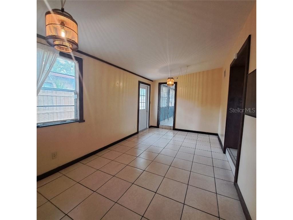 627 61st Avenue S Saint Petersburg FL 33705 TB8446742 image5