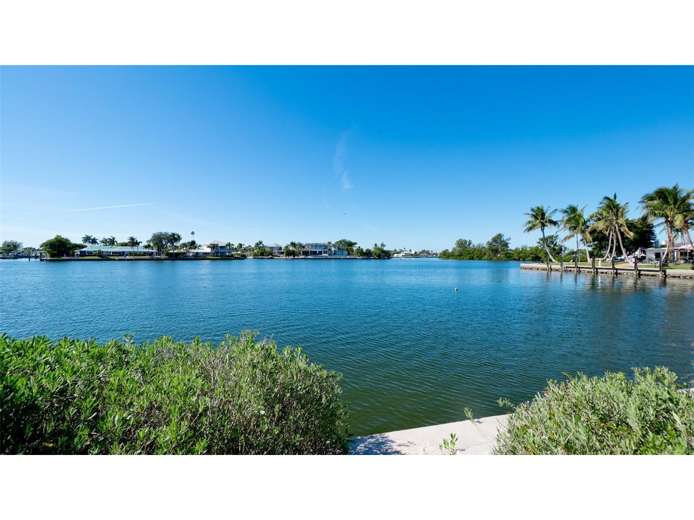 627 Concord Lane Holmes Beach FL 34217 A4674316 image1