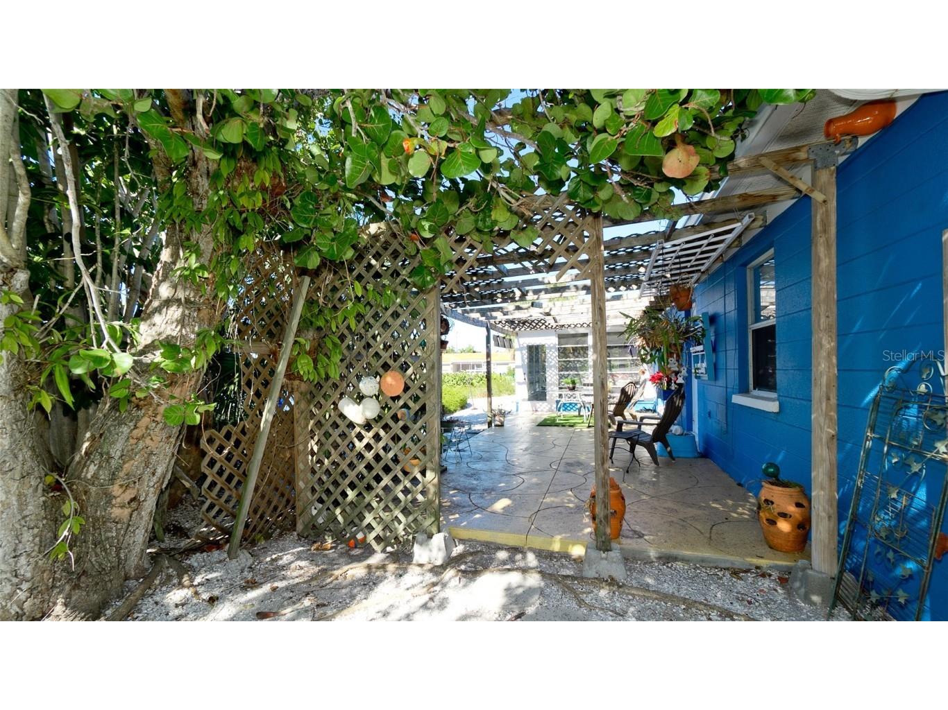 627 Concord Lane Holmes Beach FL 34217 A4674316 image17