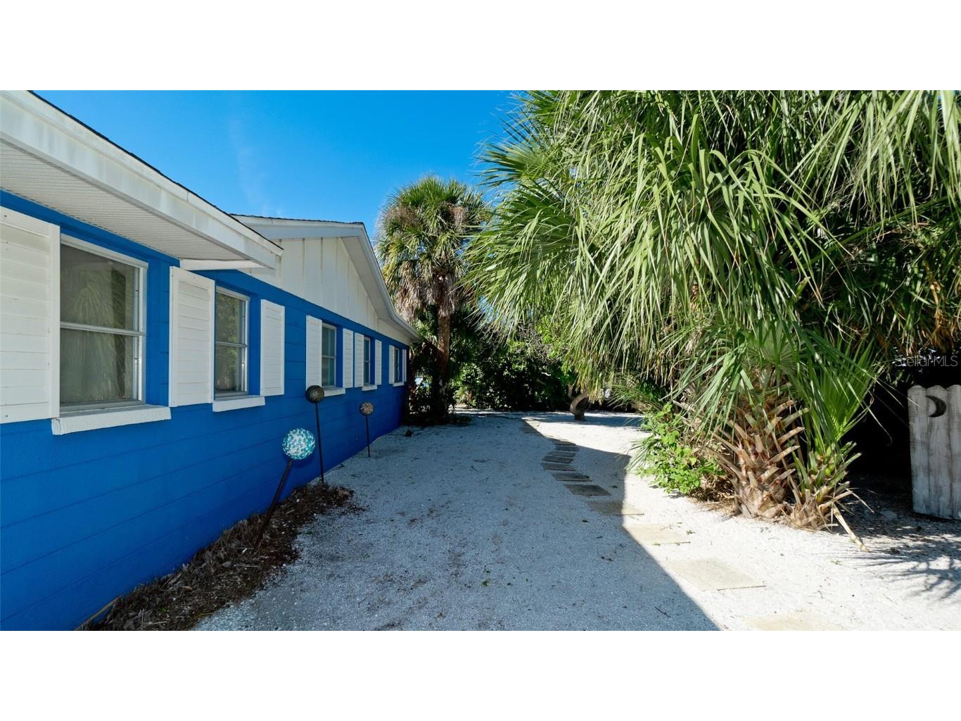 627 Concord Lane Holmes Beach FL 34217 A4674316 image8