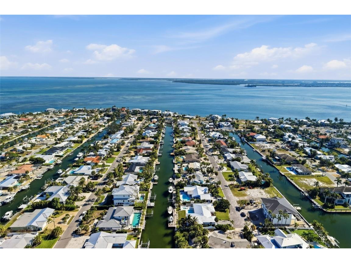 628 Dundee Lane Holmes Beach FL 34217 A4672773 image5