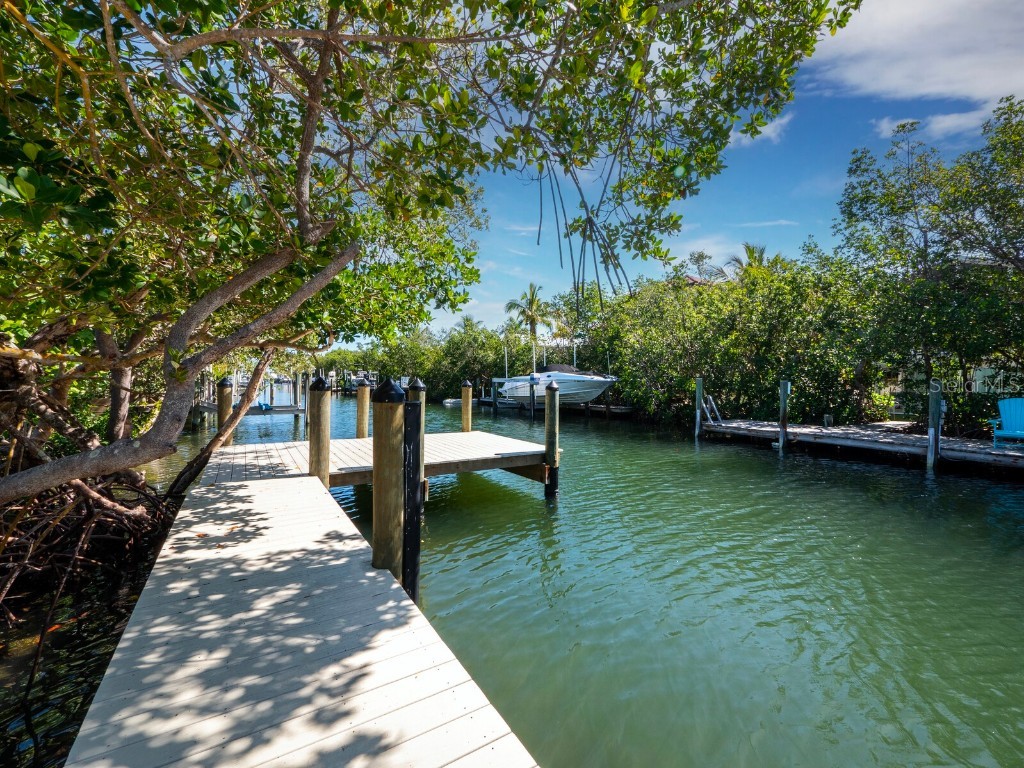 628 Lyons Lane Longboat Key FL 34228 - SARASOTA BAY CANAL A4565151 image1