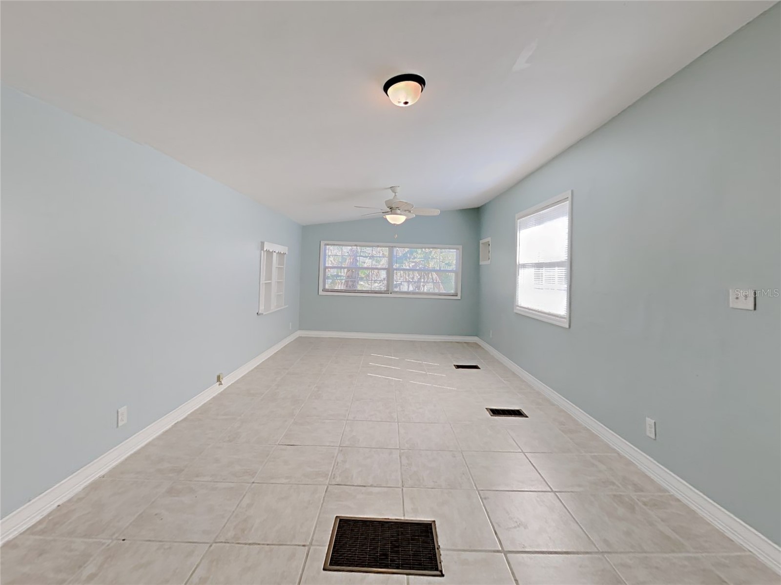 628 N Halifax Avenue Daytona Beach FL 32118 O6421080 image3