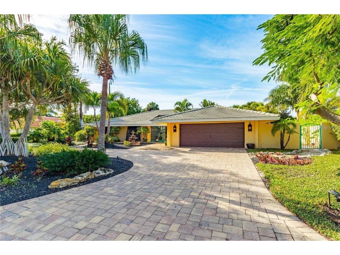 628 N Owl Drive Sarasota FL 34236 A4577338 image1