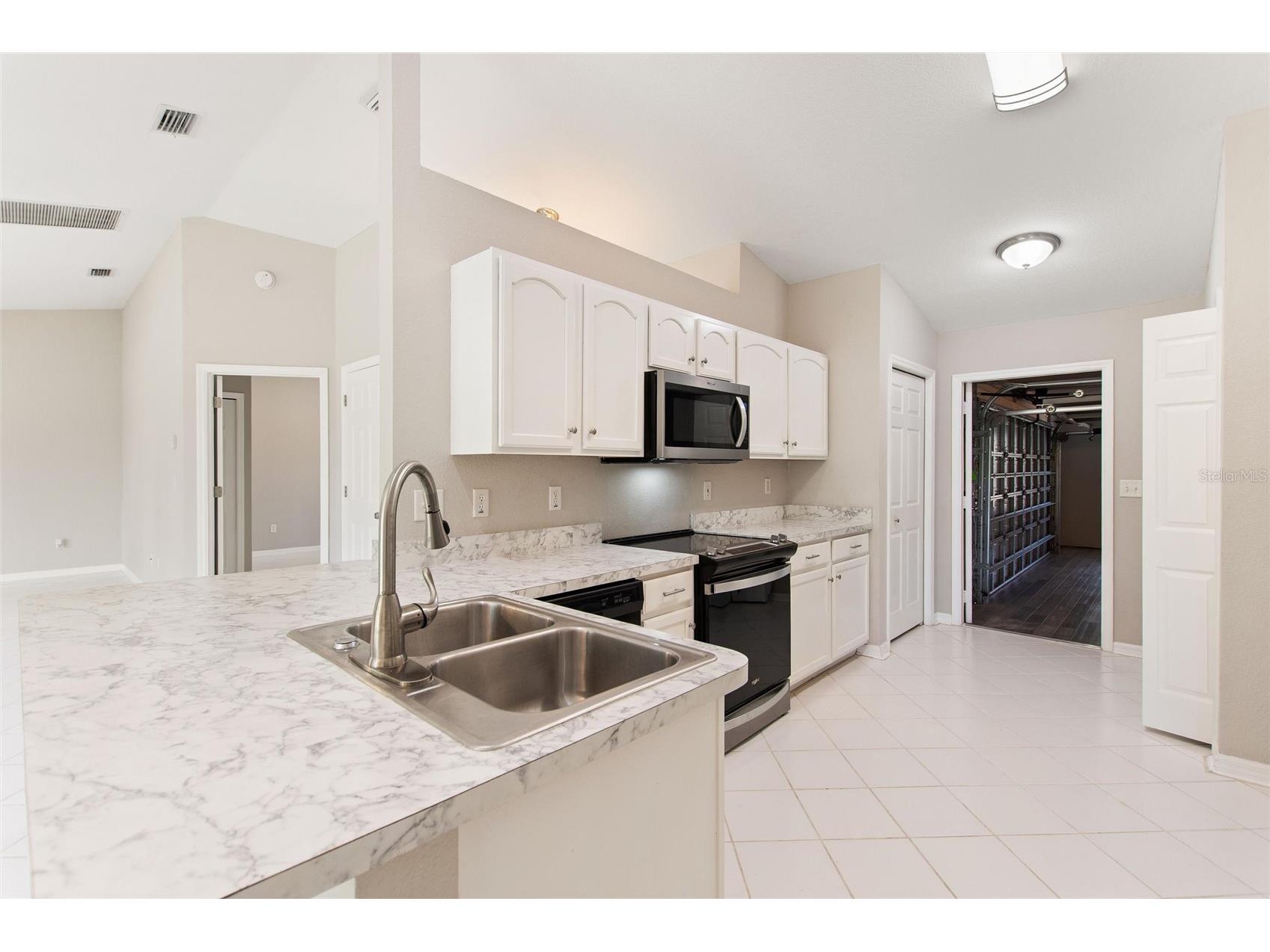 6294 Arborea Drive Indian Lake Estates FL 33855 - LAKE WALK IN WATER P4938029 image3