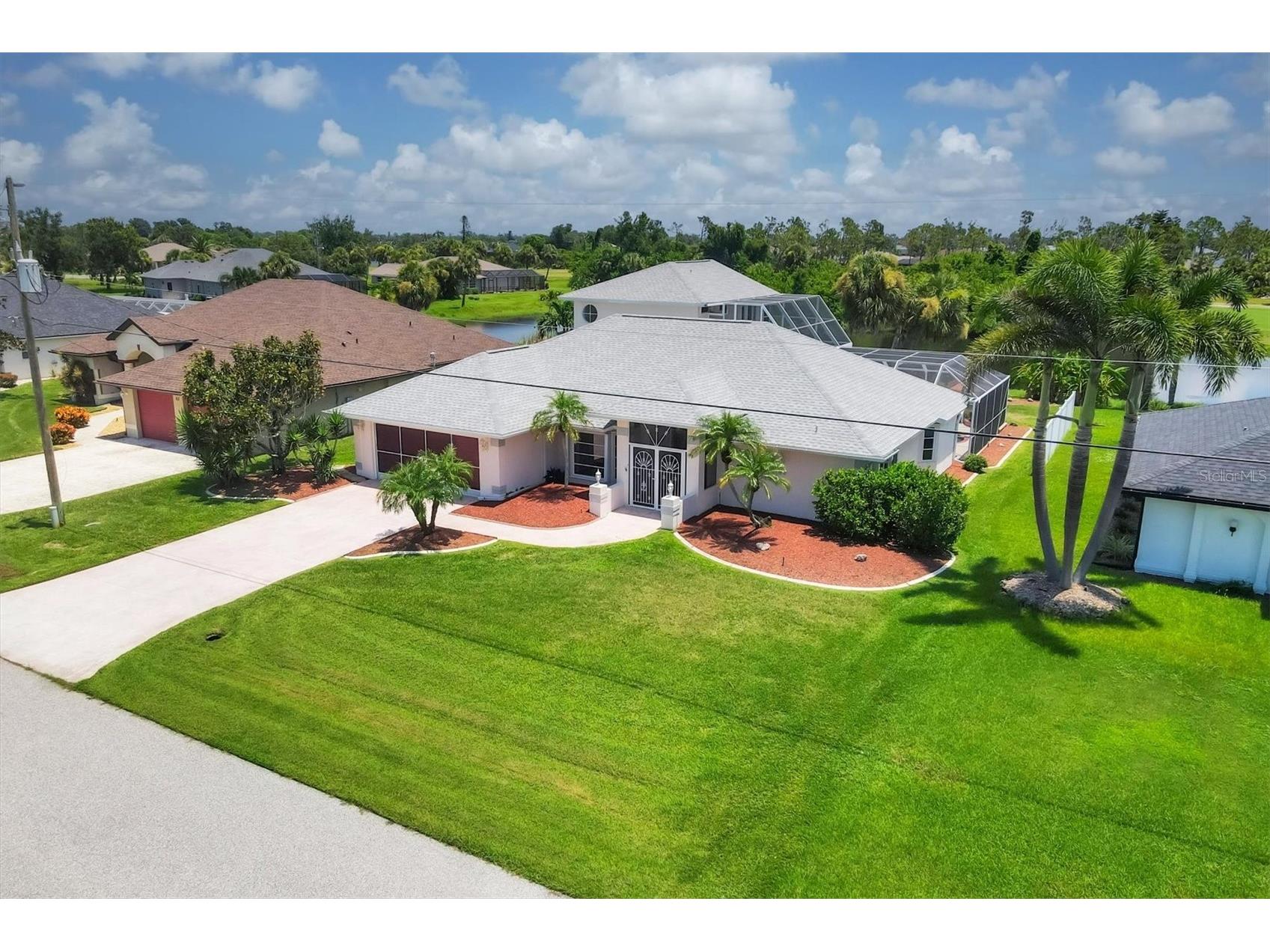 63 Clubhouse Road Rotonda West FL 33947 D6143320 image1