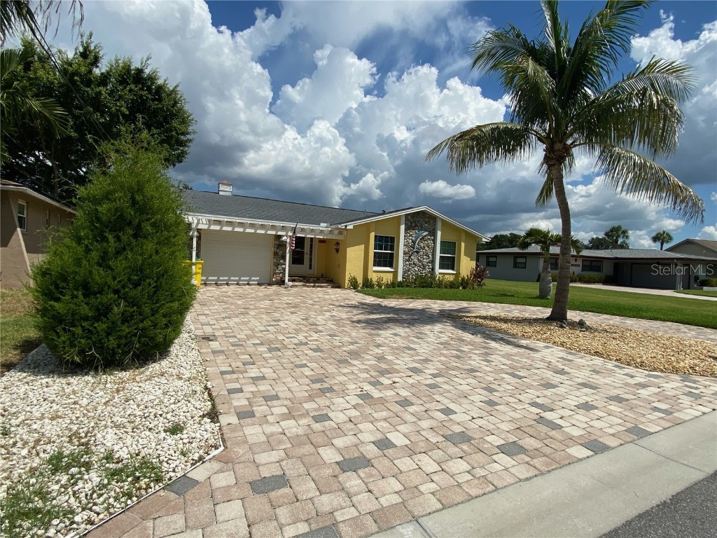 63 N Canal Drive Palm Harbor FL 34684 U8212863 image1