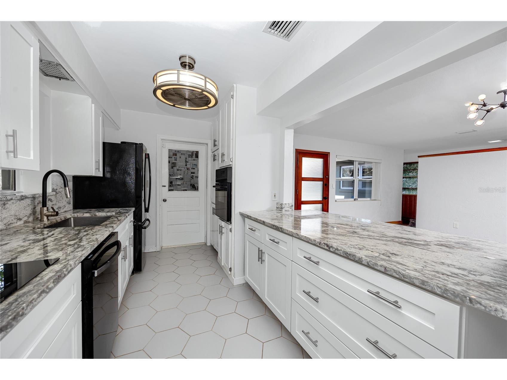 630 Jasmine Way S Saint Petersburg FL 33705 TB8504812 image4