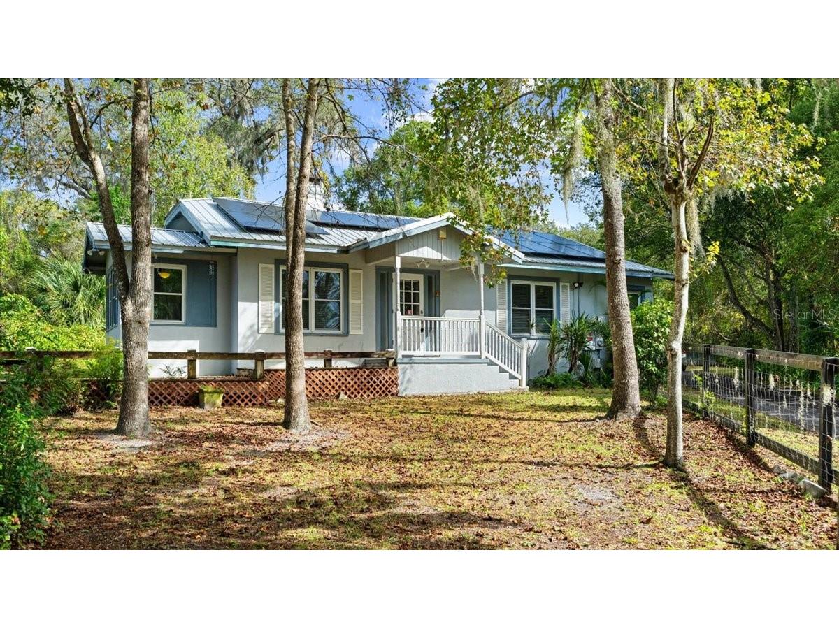 630 Lake Winnemissett Drive Deland FL 32724 - LAKE WINNEMISSETT V4934714 image1
