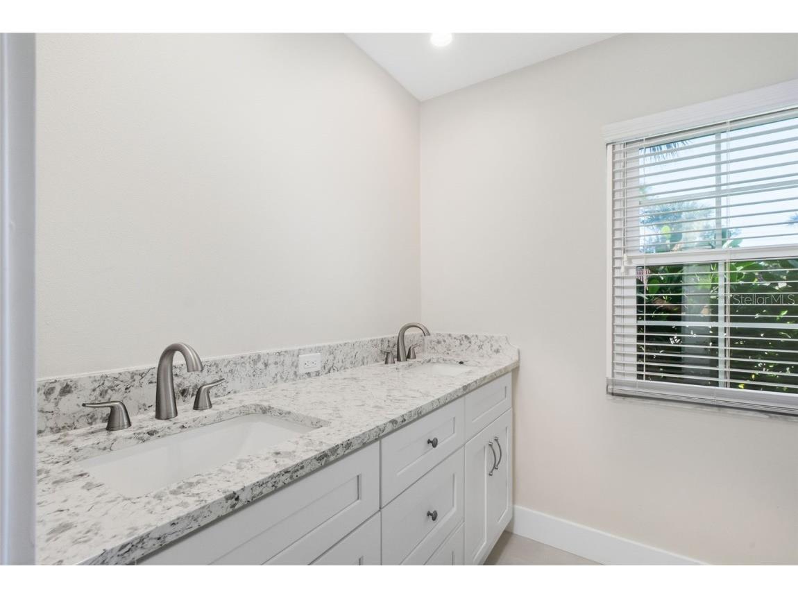 630 Venice Lane Sarasota FL 34242 A4669940 image21