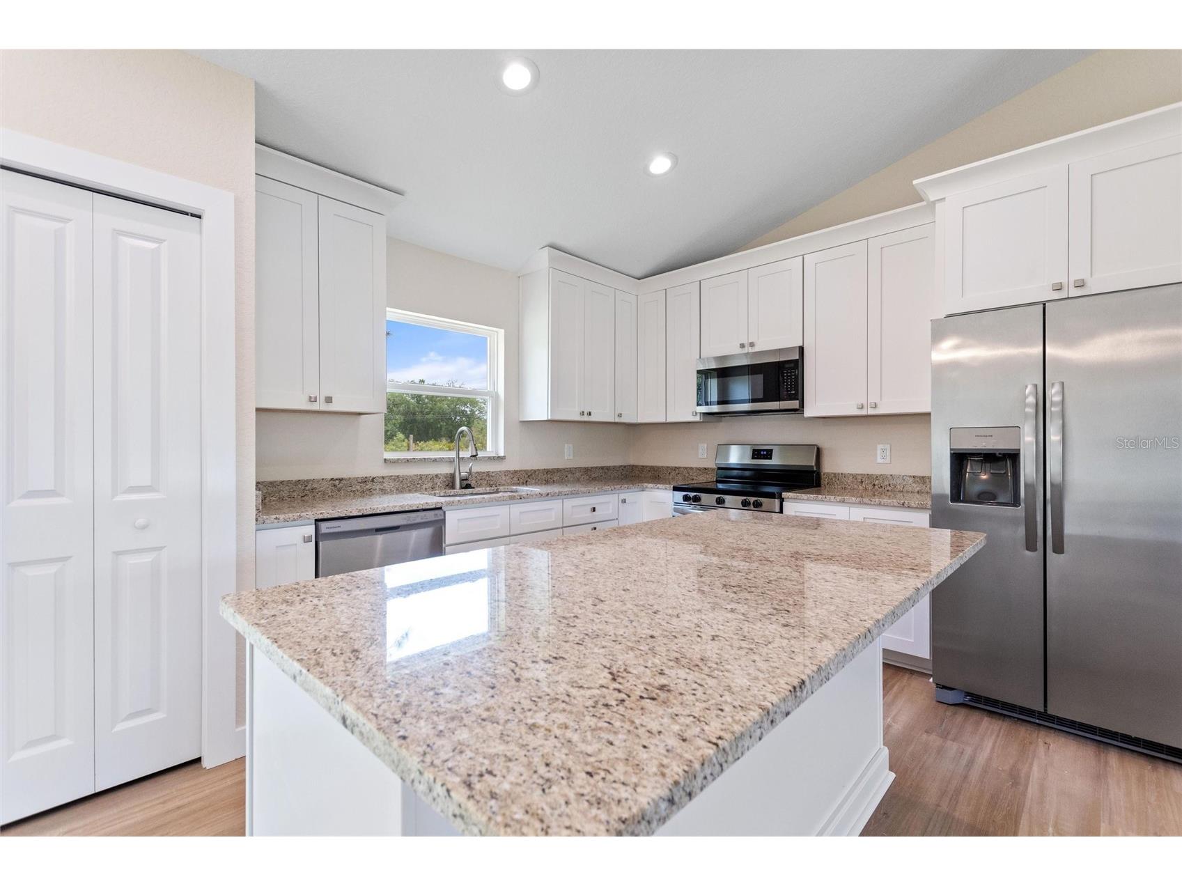 6301 Red Grange Boulevard Indian Lake Estates FL 33855 - LAKE WALK IN WATER P4938505 image4