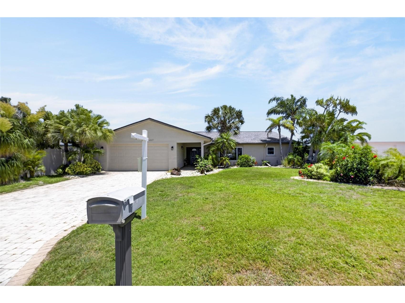 6307 Cottonwood Lane Apollo Beach FL 33572 - TAMPA BAY TB8462311 image1