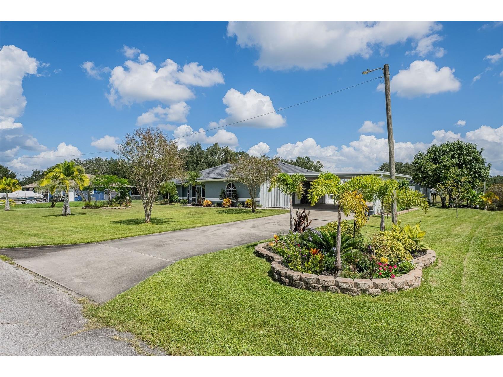 6309 Avocado Dr Indian Lake Estates FL 33855 - LAKE WALK-IN-WATER L4956254 image5