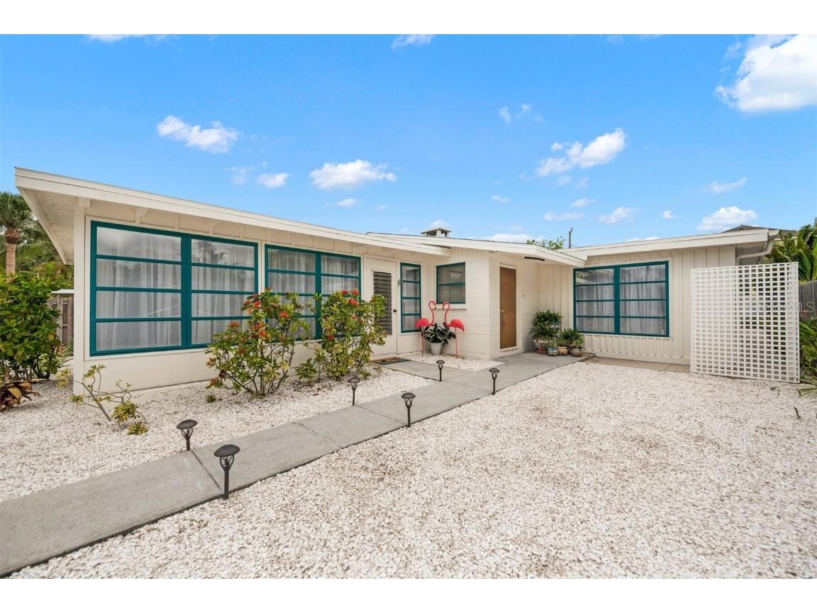 631 Avenida Del Norte Sarasota FL 34242 - GRAND CANAL A4574362 image1