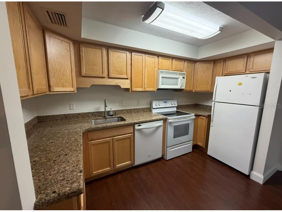 631 N Orange Avenue #104 Sarasota FL 34236 A4674980 image5