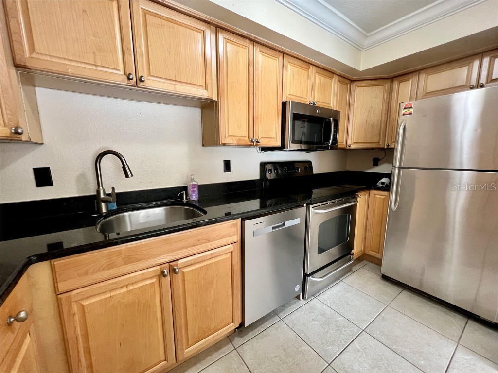 631 N Orange Avenue #201 Sarasota FL 34236 A4674339 image2