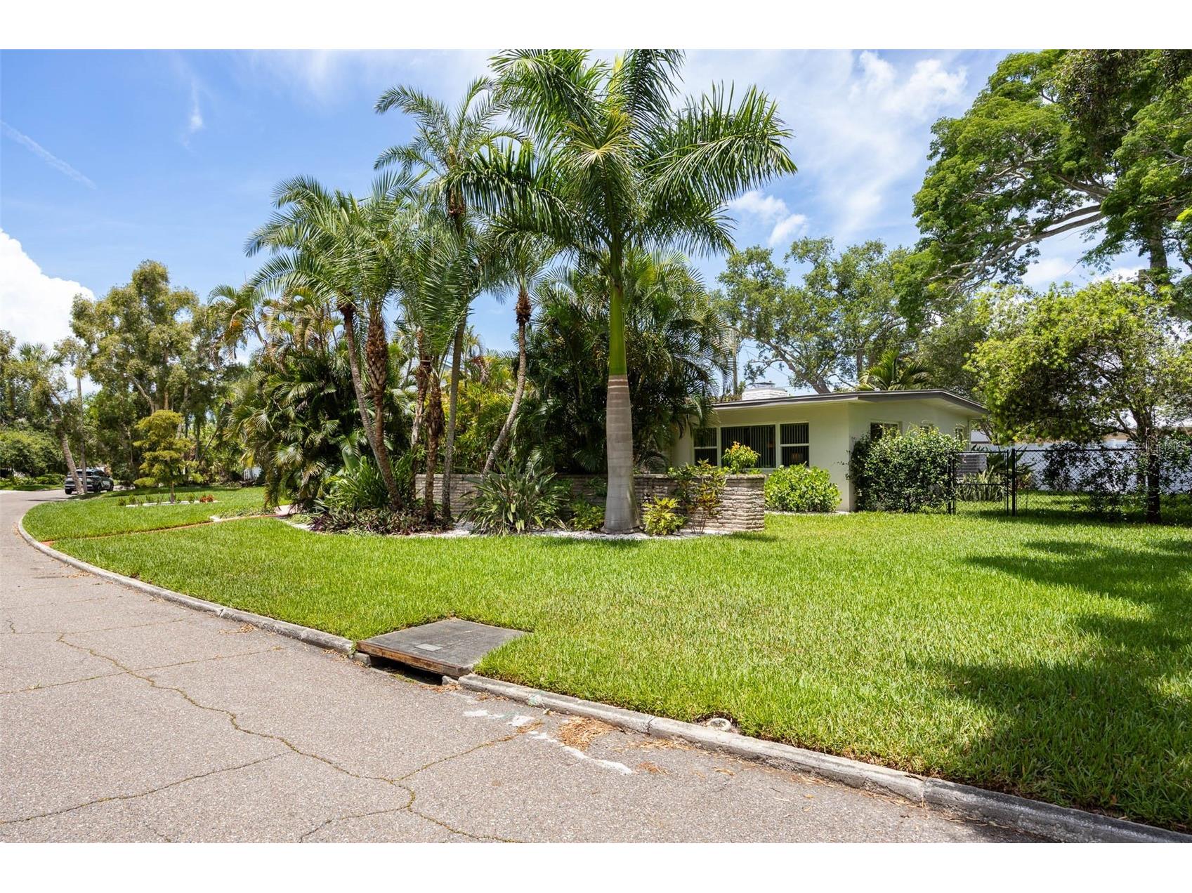 6311 Bahama Shores Drive S Saint Petersburg FL 33705 - TAMPA BAY A4695040 image8