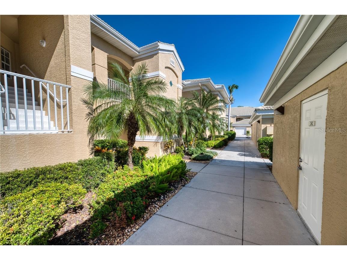 6311 Grand Oak Circle #202 Bradenton FL 34203 A4629210 image1