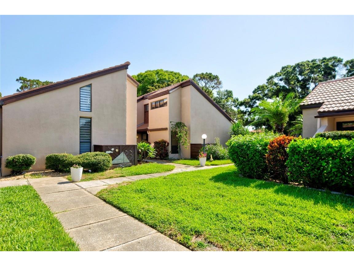 6315 Pelican Creek Crossing #6315 Saint Petersburg FL 33707 U8244482 image1
