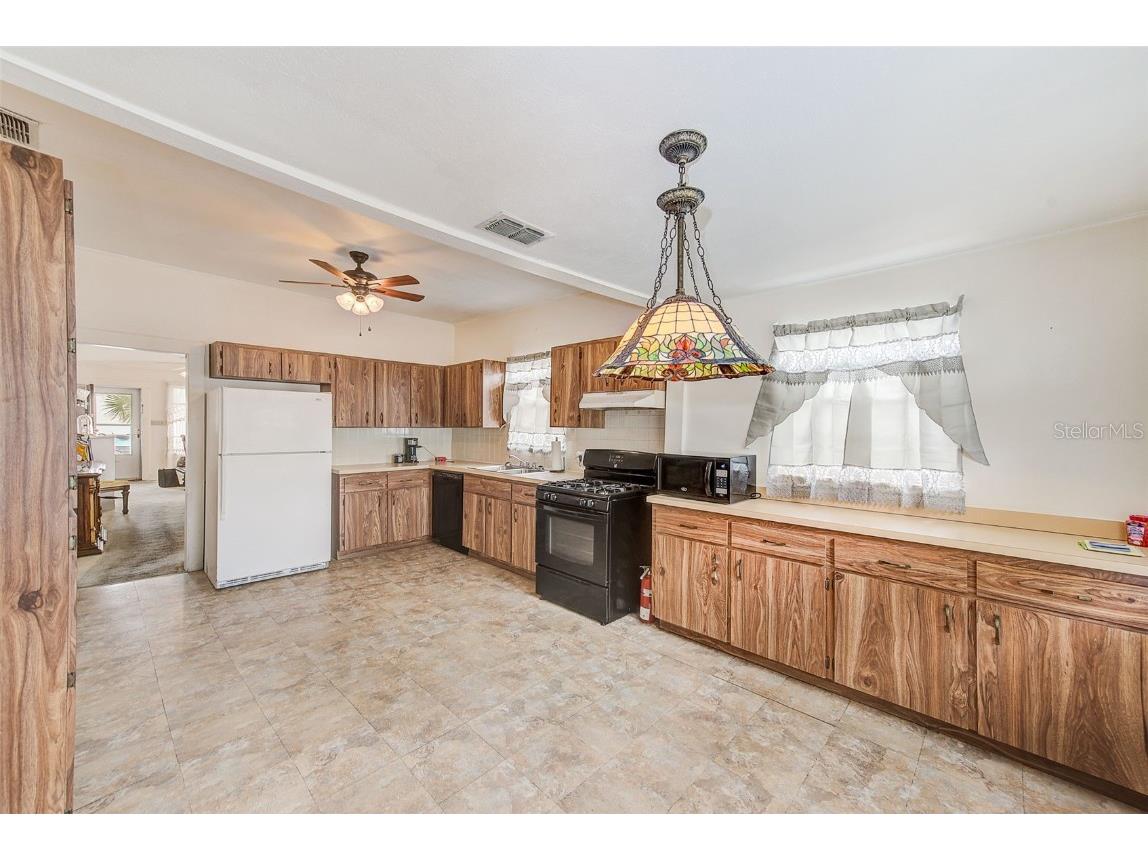 632 Cross Street Tarpon Springs FL 34689 TB8438161 image11