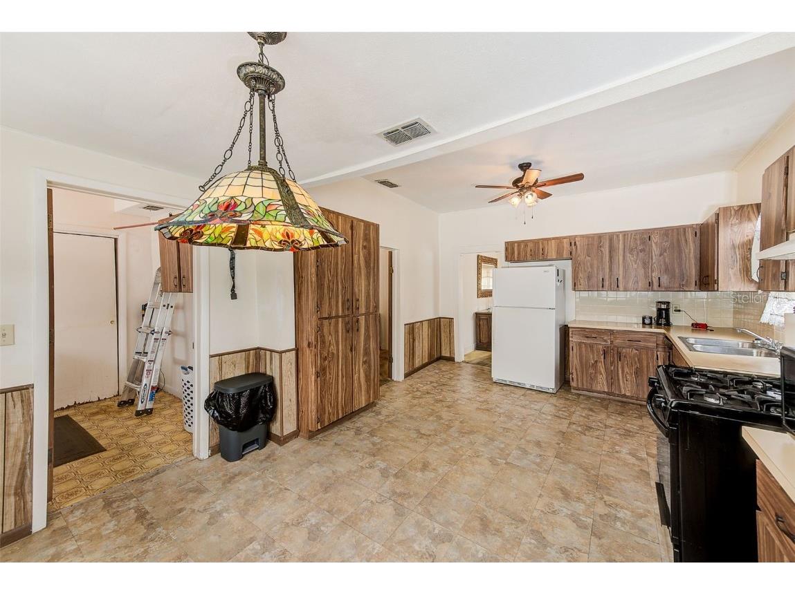 632 Cross Street Tarpon Springs FL 34689 TB8438161 image13