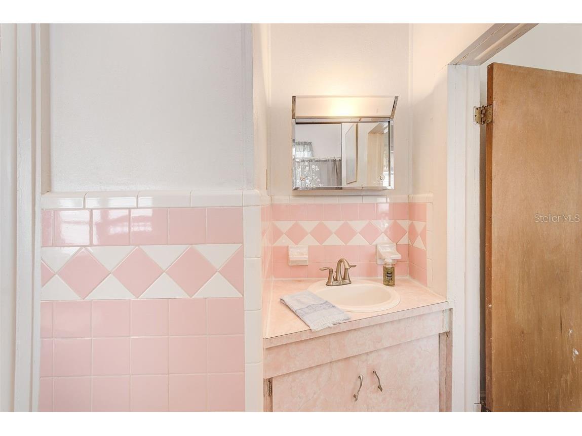 632 Cross Street Tarpon Springs FL 34689 TB8438161 image19