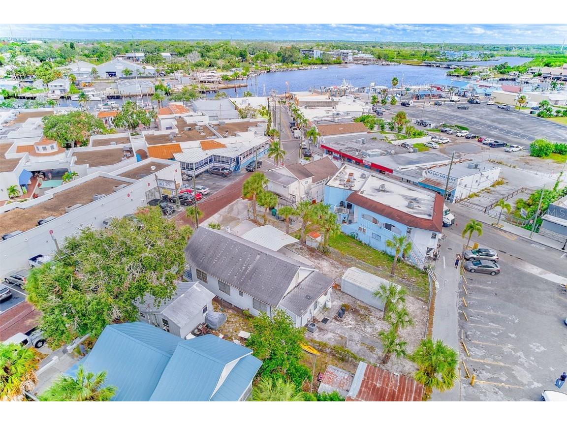 632 Cross Street Tarpon Springs FL 34689 TB8438161 image36