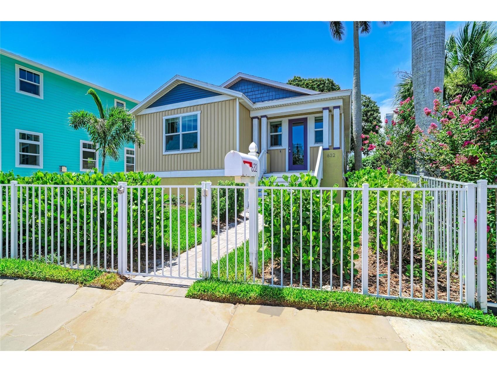 632 Virginia Drive Bradenton FL 34205 A4698202 image1