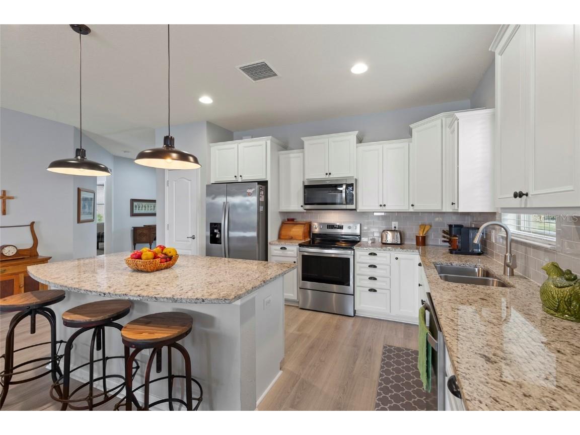 6323 Kenava Loop Palmetto FL 34221 A4674236 image8