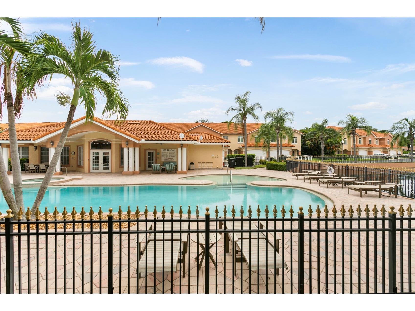6323 Vista Verde Drive E Saint Petersburg FL 33707 TB8515345 image3