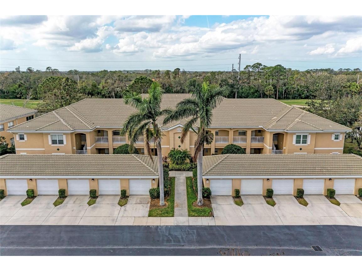 6326 Grand Oak Circle #203 Bradenton FL 34203 A4640780 image1