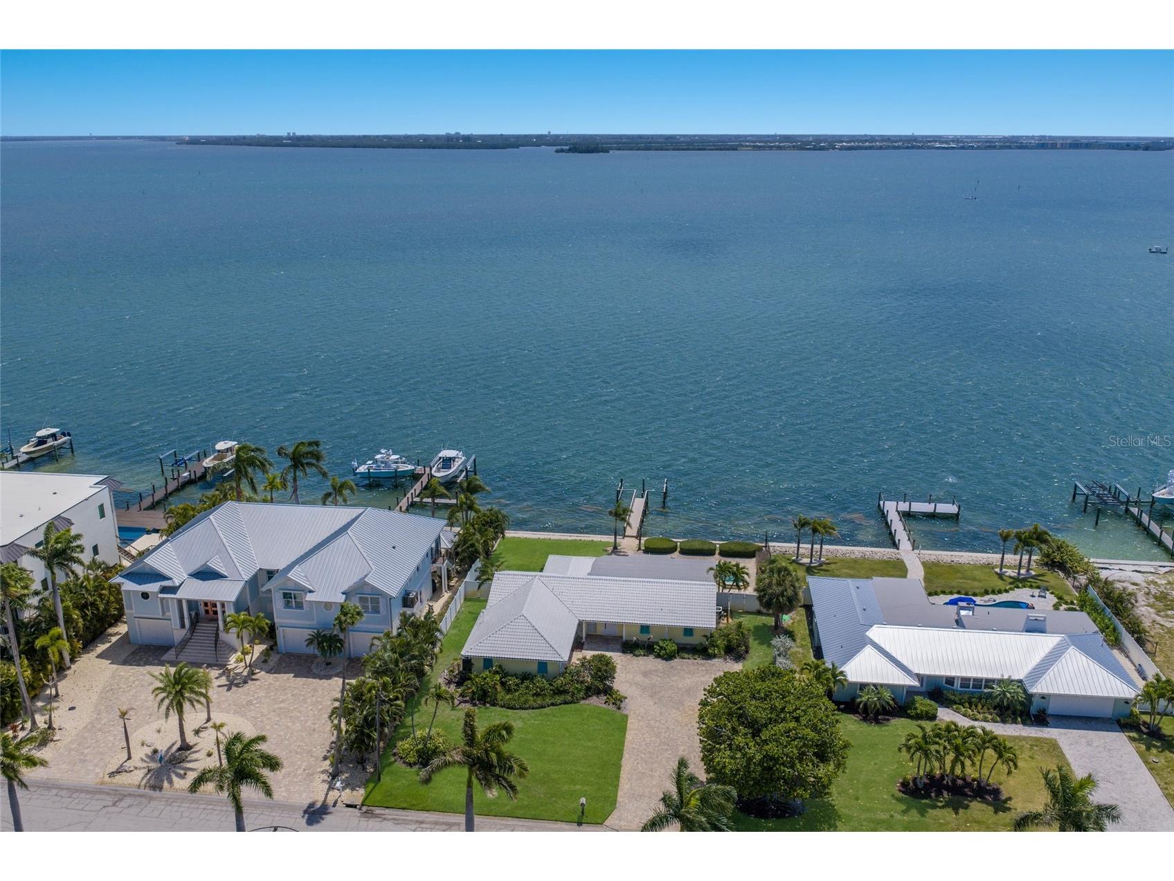 633 Key Royale Drive Holmes Beach FL 34217 A4690877 image1