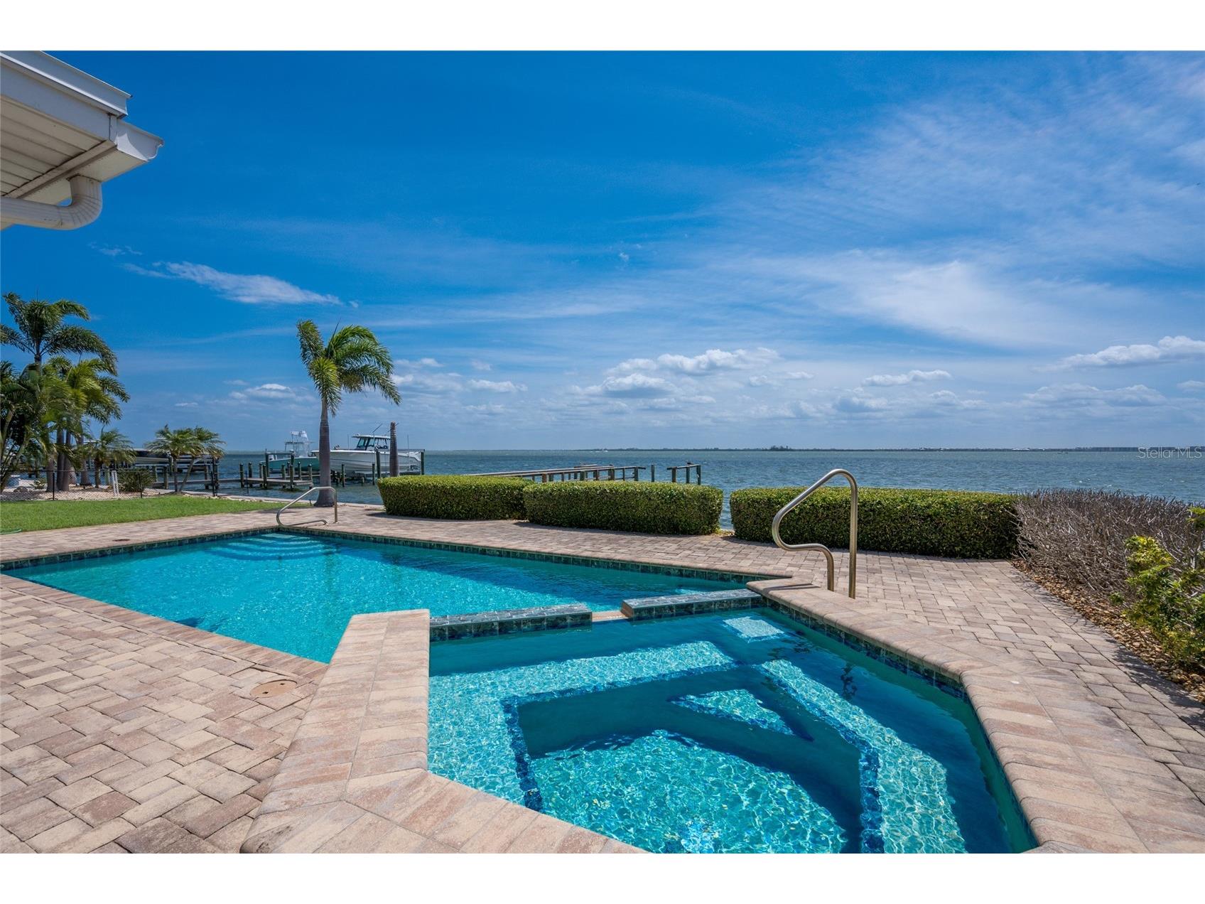 633 Key Royale Drive Holmes Beach FL 34217 A4690877 image7