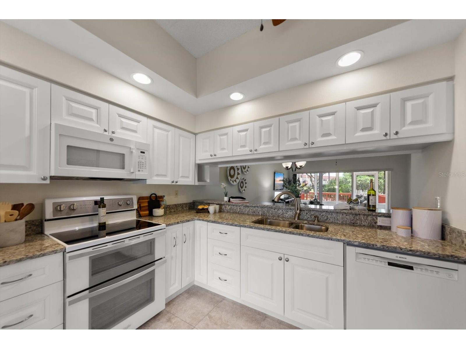 6330 99th Way N #14D Seminole FL 33708 TB8519852 image10