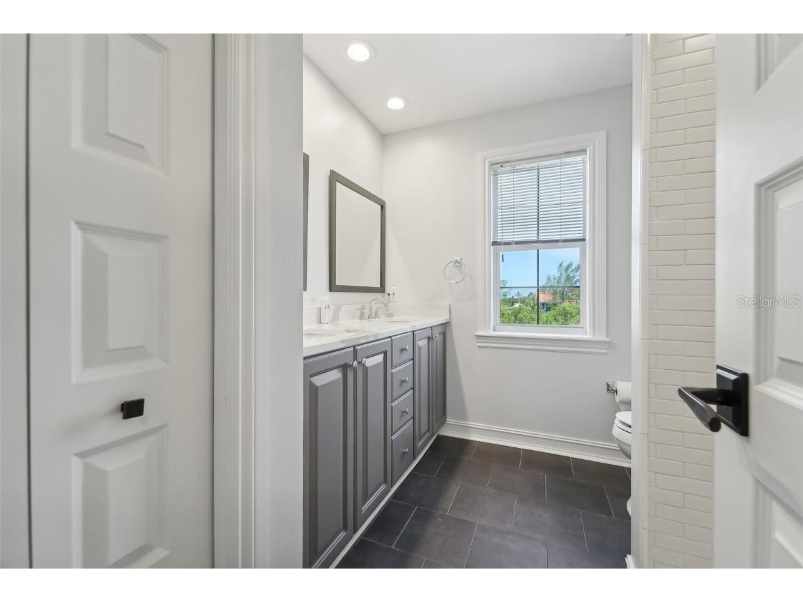 6330 Laguna Drive Longboat Key FL 34228 A4672554 image40