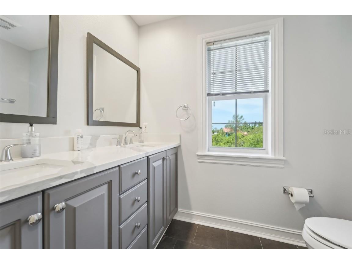 6330 Laguna Drive Longboat Key FL 34228 A4672554 image41