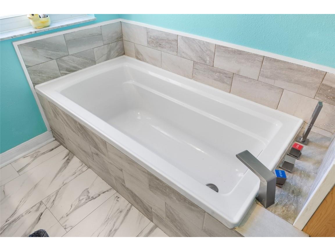 6333 Bear Trail Weeki Wachee FL 34607 TB8440441 image16